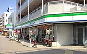 ファミリーマート 堀田駅前店（442m）
