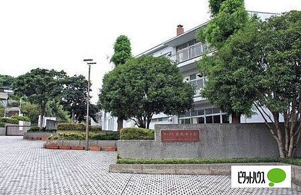 画像6:中学校「横浜市立本牧中学校まで852m」