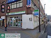 ファミリーマート金山駅南口店 徒歩4分。 270m