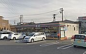 セブンイレブン名古屋草平町店 徒歩8分。 620m