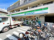 ファミリーマート鎌倉御成町店 徒歩5分。 370m