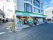 ファミリーマート大船駅北店 徒歩5分。徒歩10分。コンビニ 330m