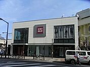 ユニクロ上大岡店 1032m