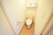 ★棚付きのウォシュレット完備トイレです★