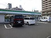 ファミリーマート秀栄多摩落合店 686m