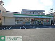 ファミリーマート 熊谷万平町店 徒歩10分。 800m