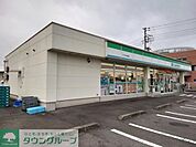 ファミリーマート ヤマキ本庄西店 徒歩7分。 550m