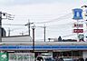 周辺：ローソン熊谷カジュアルタウン店 徒歩11分。 880m