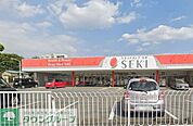 ドラッグストアセキ鴻巣栄町店 徒歩16分。 1230m