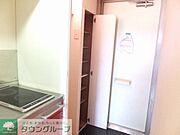 玄関脇には段差を自由に変更できる靴箱がございます。
