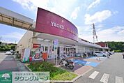ヤオコー嵐山東口店 徒歩3分。 210m