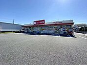 ドラッグストアイチワタ小前田店 徒歩9分。 670m