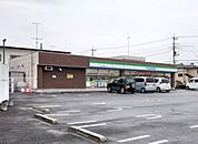 ファミリーマート ヤマキ東方店 徒歩7分。 550m