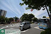 駅前 2640m