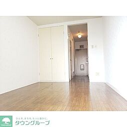 ロワールハイム 111 1階ワンルームのリビング/ダイニング