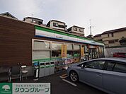 ファミリーマート福生山王橋通り店 徒歩1分。コンビニ 70m