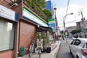 ファミリーマート博多対馬小路店 331m