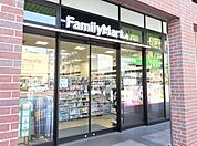 ファミリーマート福岡六本松駅前店 577m
