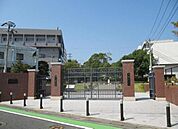 私立純真短期大学 984m