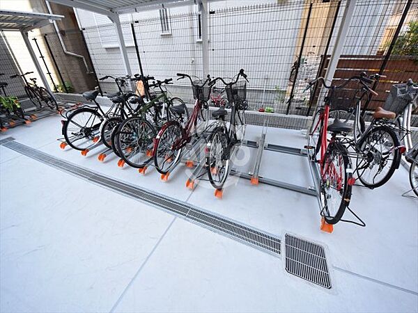 画像17:アドバンス大阪ルーチェ　自転車置き場