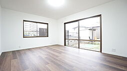 弥富市又八3丁目915-10　中古戸建 6LDKのリビング/ダイニング