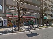 ローソンストア100川崎新川通店 211m