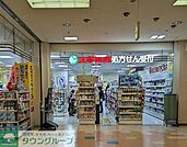 スギ薬局丸広上尾店 徒歩8分。 610m