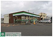 ファミリーマート蓮田黒浜小前店 徒歩14分。 1050m
