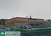 マルヤ東新井店 徒歩15分。 1140m