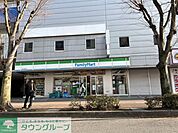 ファミリーマート桶川若宮店 徒歩8分。 640m