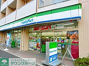 ファミリーマート 南大泉二丁目店 徒歩9分。コンビニ 670m