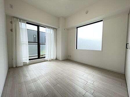 南西向き6.3帖洋室 2面採光で明るいお部屋です