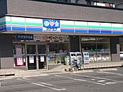 スリーエフ 徒歩1分。コンビニ 70m