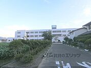 湖東第三小学校まで1300メートル