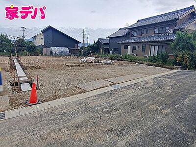 外観：【2号棟】建築予定地です！ ・平屋建て ・浄水器 ・4LDK ・LDK18帖、隣洋室4.5帖 ・全居室収納完備 ・パントリー ・ウォークインクローゼット ・駐車場2台可