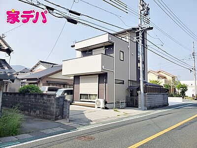 外観:太陽光発電システム完備。教育施設やお買い物施設が近く、子育て世帯にもオススメの住環境 外観:太陽光発電システム完備。教育施設やお買い物施設が近く、子育て世帯にもオススメの住環境