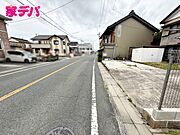 前面道路：南側約8ｍ幅 前面道路は公道で、広々8ｍの幅があります。 