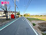 静かな住宅街で、車の出入りもスムーズです。 
