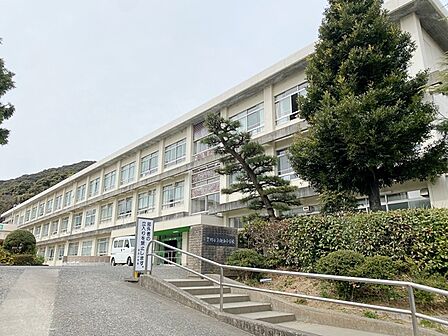 御油小学校(950m)