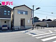 バス停まで徒歩1分！通勤や通学にも便利！物件はもちろん、周辺環境やお店の情報などなんでもお尋ねください！ 
