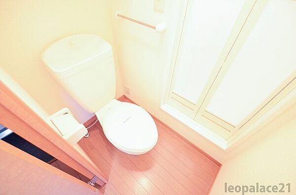 画像11:トイレを抜けて浴室スペースです。