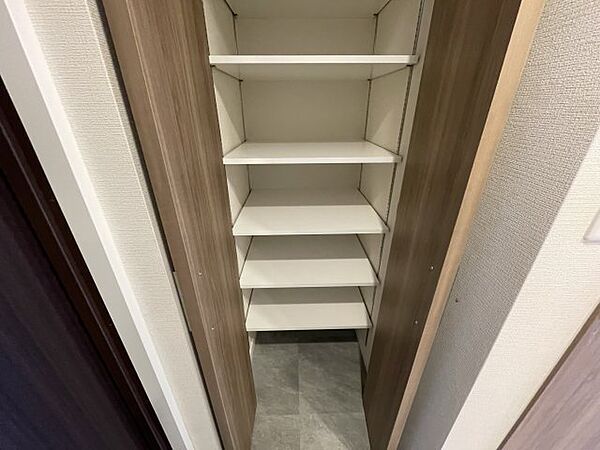 画像12:同マンション反転タイプの部屋写真