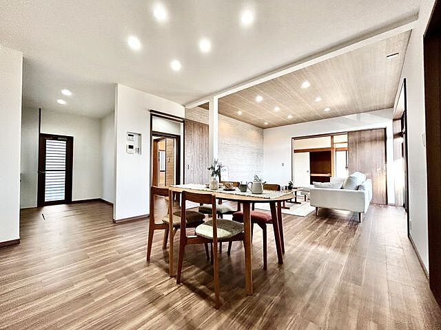 リビング/ダイニング 熊本市東区沼山津1丁目21-19