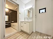 ■清々しいリフレッシュ空間■自分を磨き、気持ちを切り替える。心地よい光が差し込むプライベートスペース。