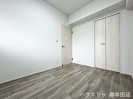■洋室(1)■心からリラックスできる静けさ、上質な眠りで、毎日をリセットします。明日への活力を養う空間です。
