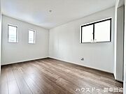■2階7帖洋室■心からリラックスできる静けさ、上質な眠りで、毎日をリセットします。明日への活力を養う空間です。