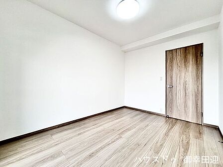 ■6帖洋室■寝室、書斎、趣味の部屋。家族の成長やライフスタイルに合わせ、様々な使い方ができる快適な空間です。