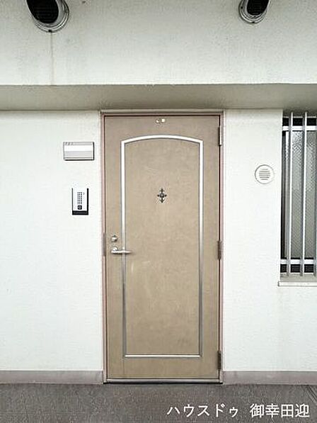 ■「ただいま」の安堵をくれる場所■訪れる人を迎え入れ、帰るたびにホッと一息つける、ご家族だけのエントランス。