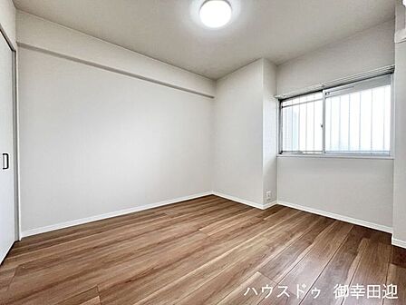 ■5.4帖洋室■心からリラックスできる静けさ、上質な眠りで、毎日をリセットします。明日への活力を養う空間です。