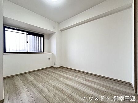 ■5帖洋室■寝室、書斎、趣味の部屋。家族の成長やライフスタイルに合わせ、様々な使い方ができる快適な空間です。